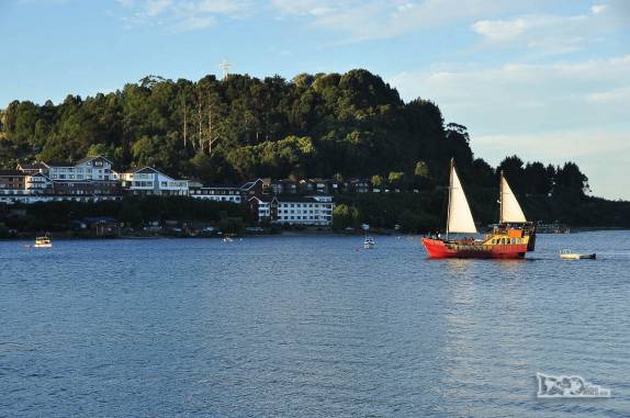 A cidade de Puerto Varas, no sul do Chile, às margens do lago Llanquihue